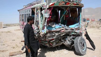 Pakistan'da Otobüsle Kamyonet Çarpıştı: 14 Ölü - İslamabad