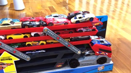 Hot Wheels arabalar Pistinden suya atladı. Hot Wheels 50 arabalık taşıyıcı tır açtık. Çocuk videosu