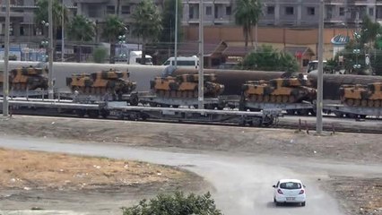 Hatay'da Sınıra Askeri Sevkiyat Sürüyor