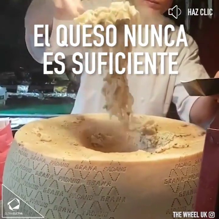Ils cuisinent les pates directement dans la meule de Parmesan
