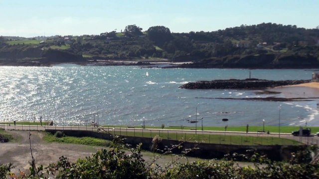 PAISAJE: La playa y puerto de Luanco, concejo de Gozón, Asturias