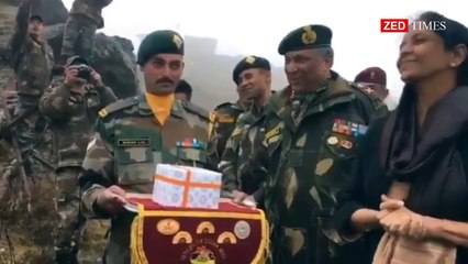National Defence Minister Meets Chinese Soldiers