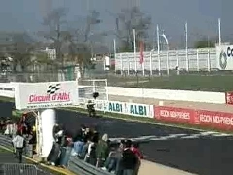 RSS3 run carl contre un aerox rouge en team.