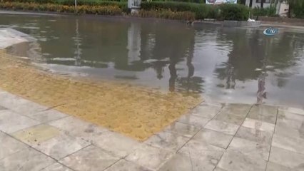 Ortaca'da Yeni Yapılan Akıllı Kavşağı Su Bastı