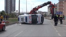 Sivas Ambulans Otomobille Çarpıştı: 1 Ölü, 2 Yaralı