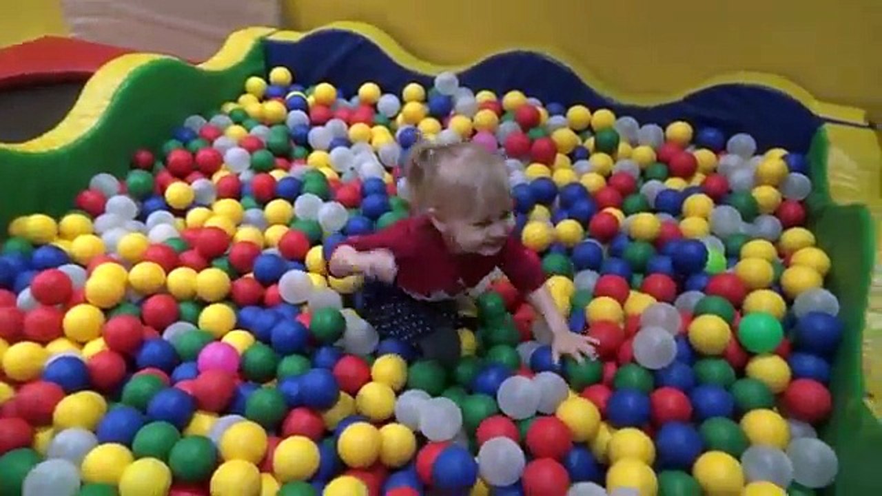 Развлечение для детей Детская игровая комната Entertainment for children Childrens playroom