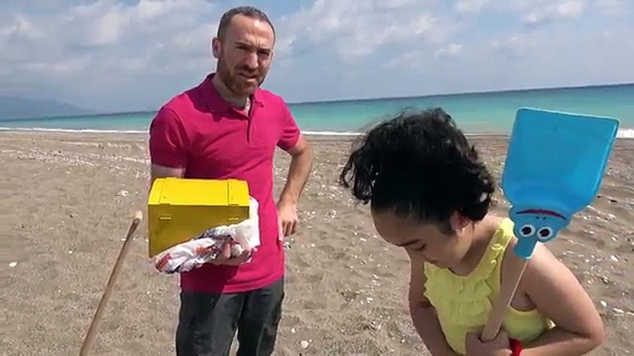 SAHİLDE HAZİNE AVI, bayram şekeri dolu korsan sandıkları bulduk