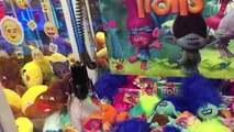 WINNING A PET PIGGY FROM A RIGGED CLAW MACHINE!!!(ClawBoss E- Claw Win)