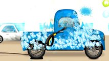 Max mecánica recoge el fuego coches con motores de dibujos animados de dibujos animados en desarrollo sobre los coches