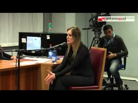 TG 28.11.14 Processo Escort a Bari, la D'Addario commuove solo se stessa