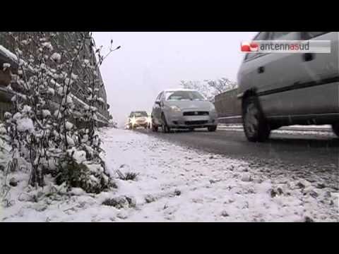 TG 31.12.14 Ultimo dell'anno imbiancato, disagi per la neve in tutta la Puglia