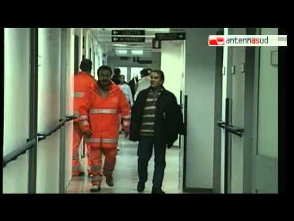 TG 09.01.14 Lecce: al Vito Fazzi mancano le barelle, ambulanze in coda