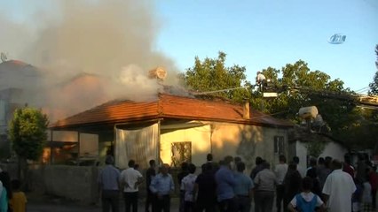 Gölbaşı İlçesinde Kağıt Deposu Yandı