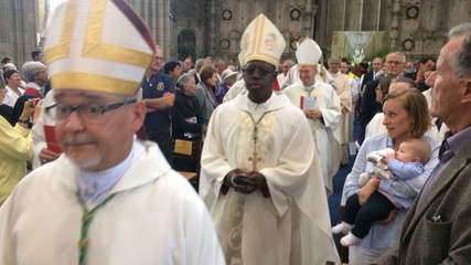 Début de l'ordination de l'évêque Pierre-Antoine Bozo