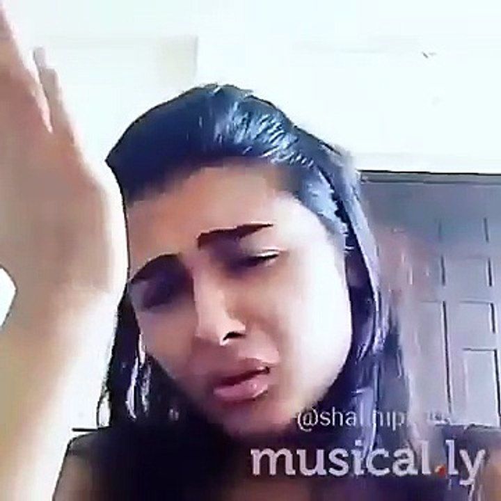 మరీ ఇంత ముద్దు గా Arjun Reddy Heroine Funny Dubsmash #ShaliniPandey #1