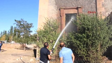 Erzurum Tinerciler Tarihi Oltu Kilisesini Yaktı