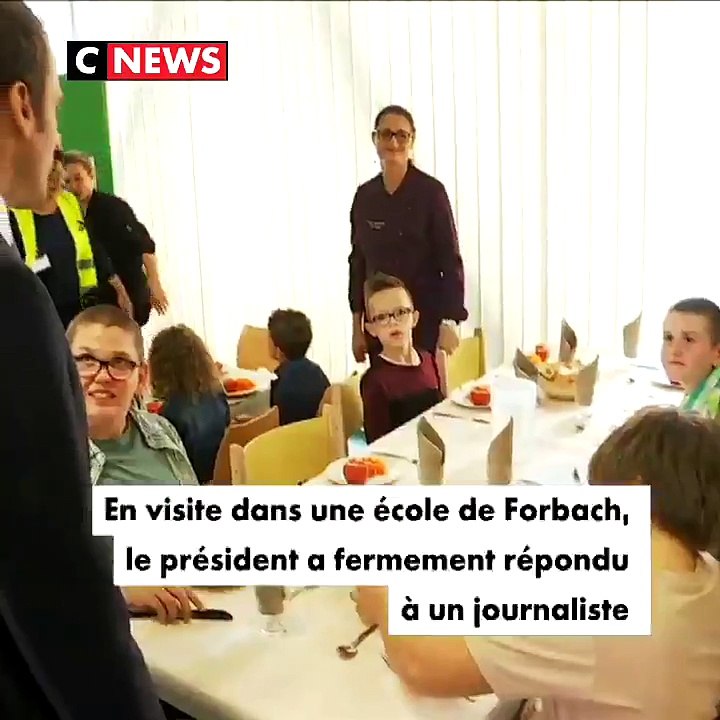Agacé , Emmanuel Macron reproche à des journalistes de France 2 de "s'intéresser trop à eux-mêmes et pas assez au pays"