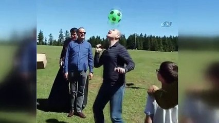 İçişleri Bakanı Süleyman Soylu Memleketi Trabzon'da Kafasında Top Sektirerek Stres Attı