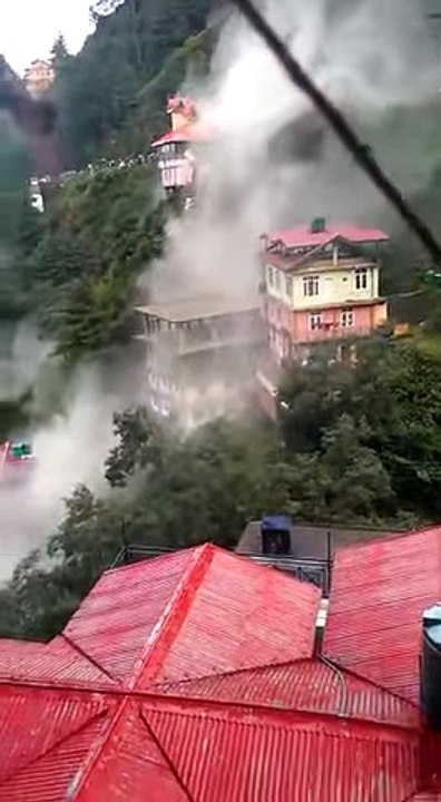 Glissement de terrain important sur l'autoroute Chandigarh-Shimla (Inde)