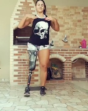 Une athlète réalise une chorégraphie incroyable malgré sa prothèse de jambe