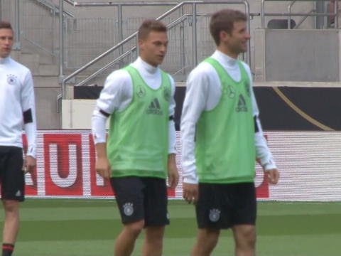 VIRAL: Sepakbola: Bola Tangan, Latihan Unik Ala Timnas Jerman