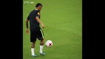 Neymar dhe Coutinho tallen me maskoten e Brazilit (360video)