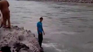 Gujrat Boy Death In Neelam Kohala River - Live Video -