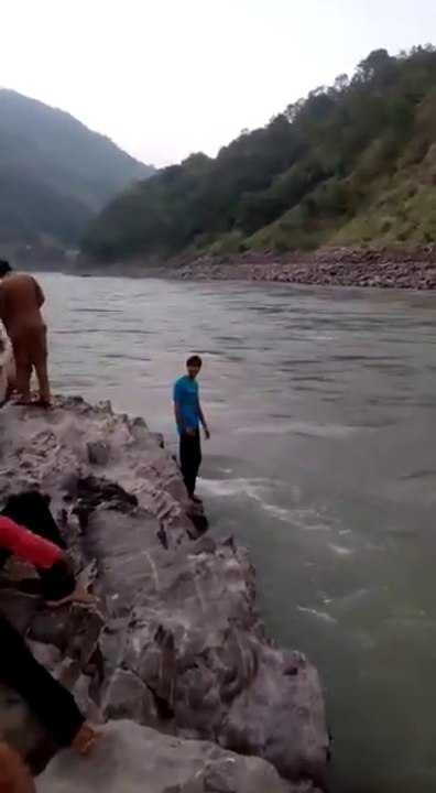 Gujrat Boy Death In Neelam Kohala River - Live Video -