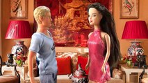 Jeunes filles pour clin doeil sur russe avec poupées Barbie poupées Barbie vidéo journée spéciale