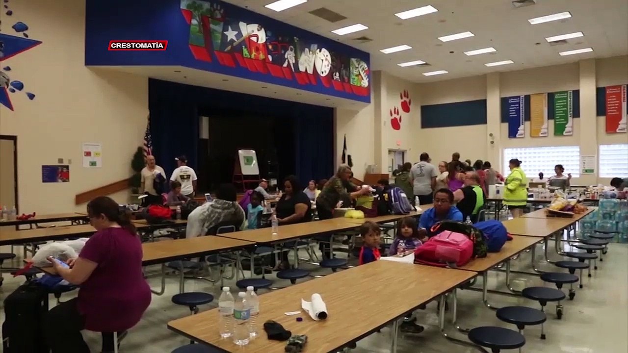 En aumento familias hondureñas afectadas por Harvey, mientras Houston empieza lenta recuperación