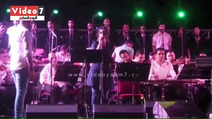 البروفة النهائية لحفل النجمة بلقيس على مسرح الصوت والضوء بالأهرامات
