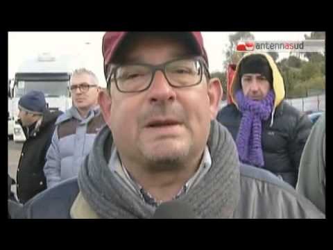 TG 10.02.15 Marcia su Taranto di 40 tir. Autotrasportatori dell'indotto contro l'Ilva