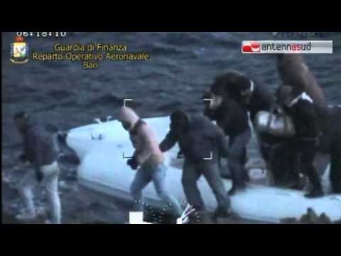TG 13.02.15 Lecce: finanzieri bloccano gommone carico di migranti, arrestato scafista