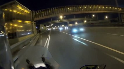 Il roule à contresens pour empêcher un suicidaire de sauter !