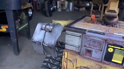 Veille de réal Robot de taille réelle wall-e