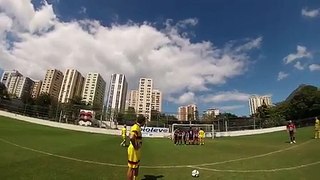 Ídolo-do-Flamengo-Petkovic-faz-golaço-de-falta-em-jogo-festivo-na-Gávea-vídeo