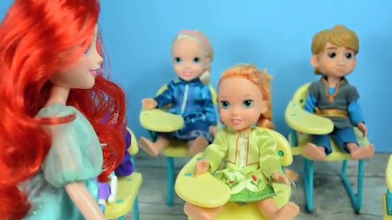 И Анна зверь красота красавица хулиганами задира челси Эльза часть в ребенок, начинающий ходить детей младшего возраста 1