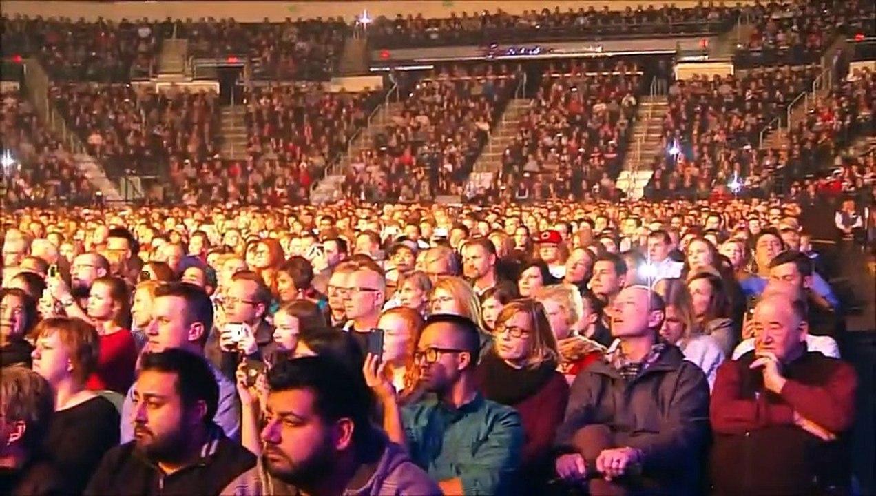 Un magicien manque de très peu de se noyer dura...