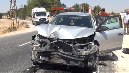 Şanlıurfa'da Otomobil ile Hafif Ticari Araç Çarpıştı: 4 Yaralı
