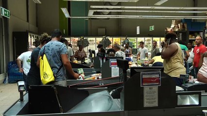 Cyclone Irma: les habitants de Saint-Martin font des réserves