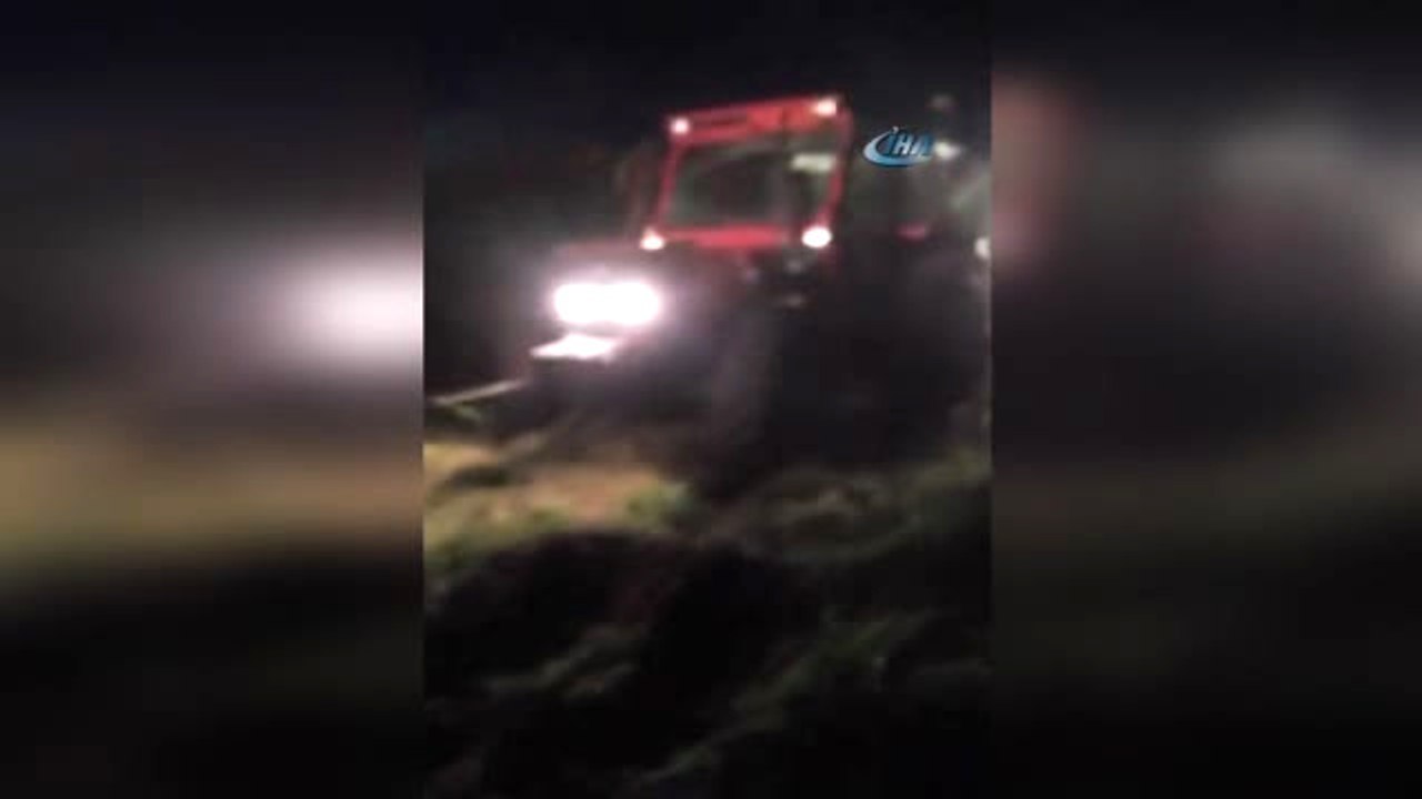 Bataklığa Saplanan Traktör 8 Saat Sonra Çıkarıldı