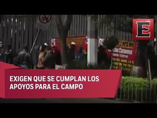 Campesinos toman accesos de la Sagarpa