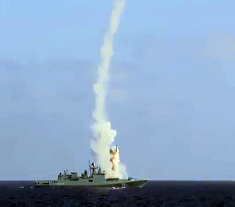 Rus fırkateyni, Suriye'deki DEAŞ hedeflerini Kalibr füzeleriyle vurdu