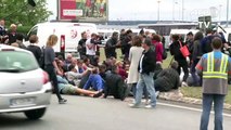 [Actualité] Manifestants GM&S devant une usine PSA à Poissy