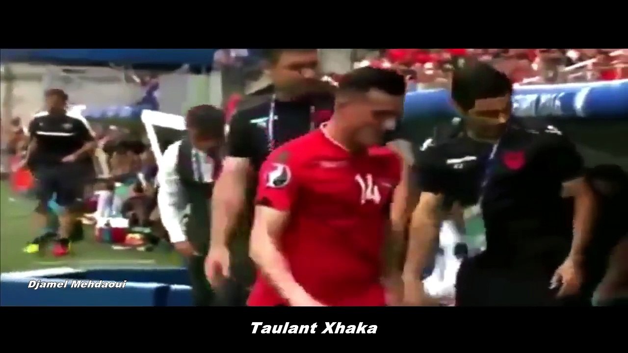 Football Players Angry After Substitution HD