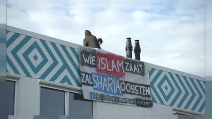 "من يزرع الإسلام يحصد الشريعة" هولنديان يحتجان على افتتاح مدرسة إسلامية في أمستردام