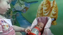 Bébé née pour fille jouets à chaud et poupée mange revue pleurer analogique baignaient