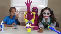 Desafío cara rápido en en bromista Niños vida tarta rosado Chica araña superhéroe Vs real irl