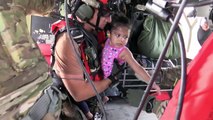 Ce sauveteur en hélicoptère filme ses sauvetages pendant l'ouragan Harvey à Houston !