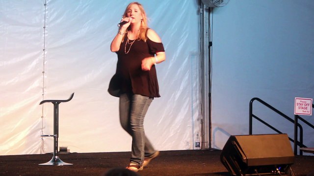 Ashleigh Mullens Crosby sings 'Find Out What's Happening' Elvis Week 2017